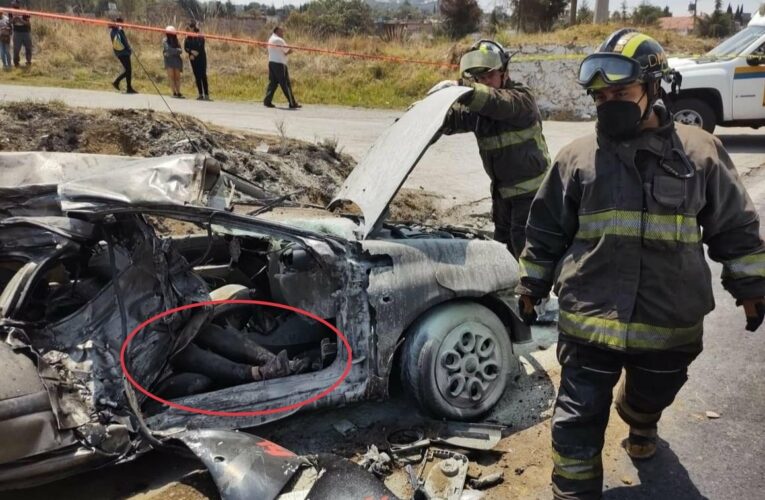 (Video) Choque entre moto y coche deja dos muertos un herido