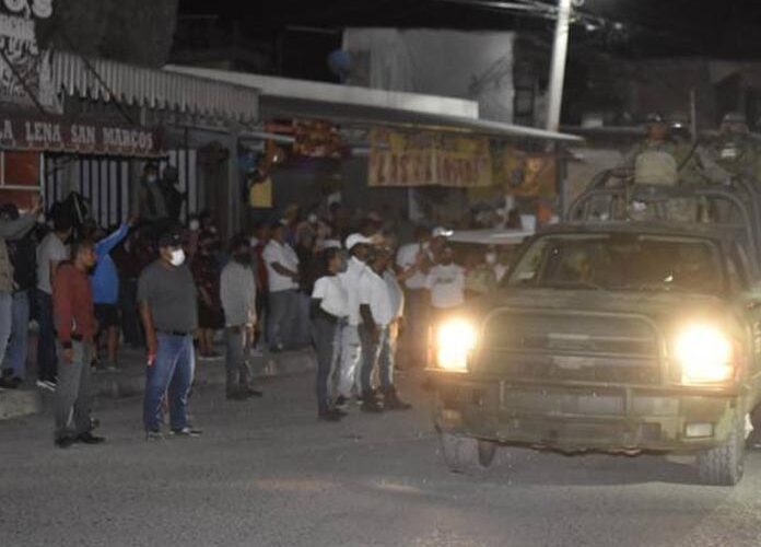Un grupo de personas en Guerrero retuvo a militares por más de 10 horas