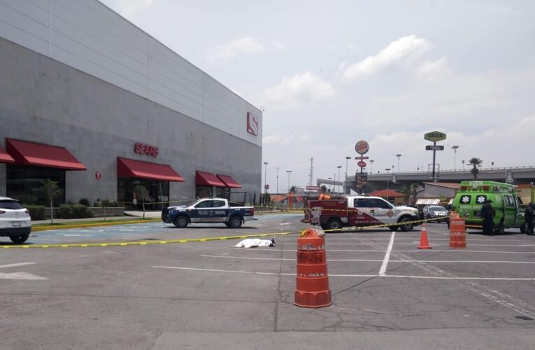 En Ecatepec matan a balazos a hombre en el estacionamiento de Plaza las Américas