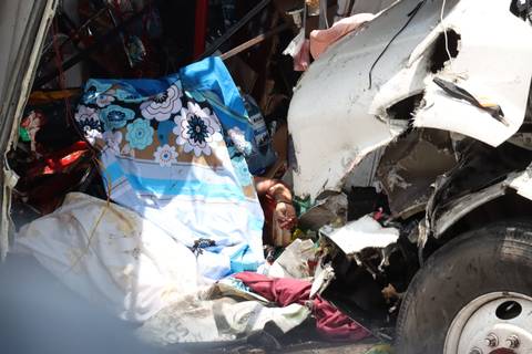 Accidente de tráiler deja 4 muertos en la carretera Naucalpan-Toluca