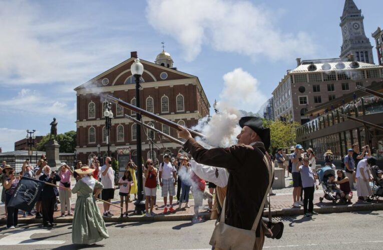 Al menos un muerto y ocho heridos de bala en Illinois, durante un desfile por el Día de la Independencia