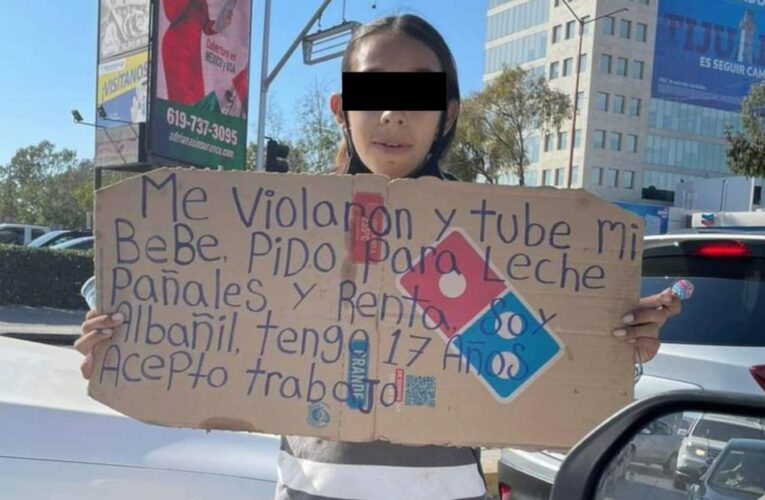 Adolescente pide apoyo en semáforo de Tijuana: “Me violaron y tuve a mi bebé”, se lee en su cartel
