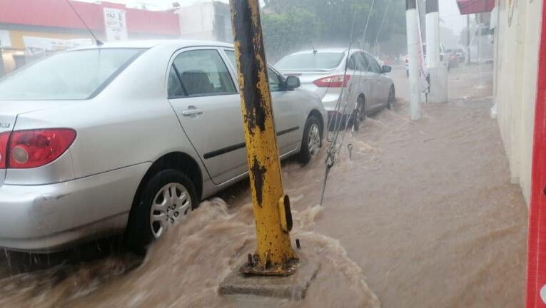 ¡Caos en Culiacán por lluvias!