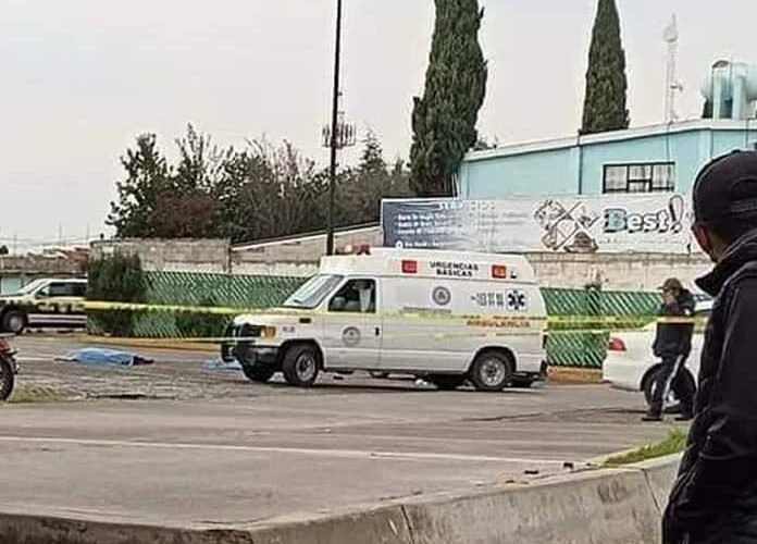 Asesinan a padre e hijo en estacionamiento de centro comercial en San Felipe del Progreso