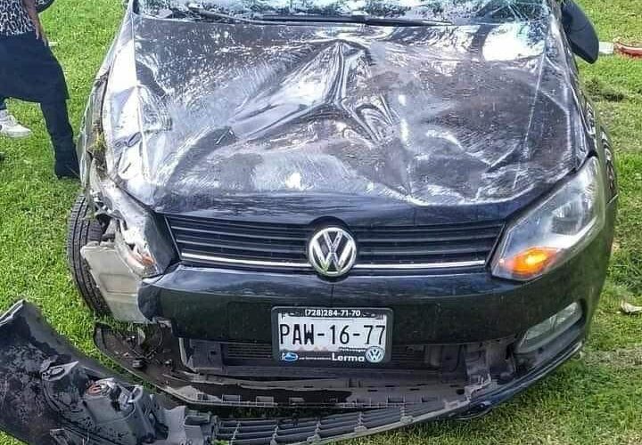 Hombre sale disparado de su vehículo y pierde la vida en Toluca