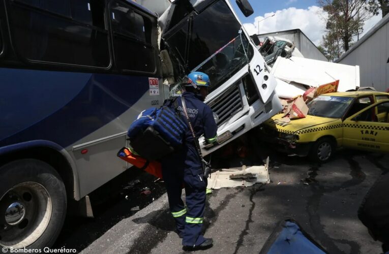 Videos | Accidente entré 23 autos en la México-Querétaro