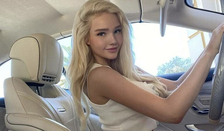 Linsey Donovan, modelo de 19 años que se hace millonaria y compra mansión a sus padres