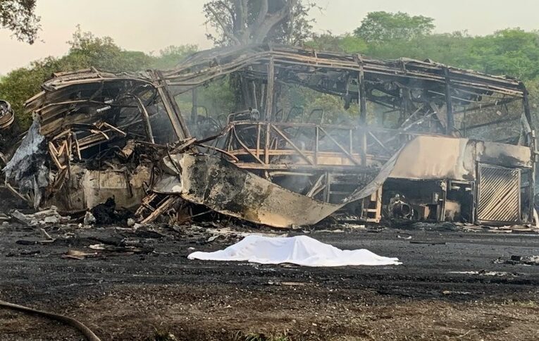 Al menos 20 muertos por choque en autopista México-Laredo