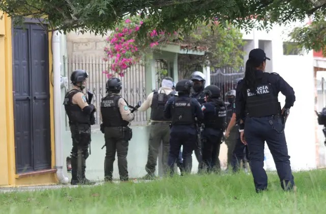 Enfrentamiento entre policías y civiles armados en Xalapa, Veracruz