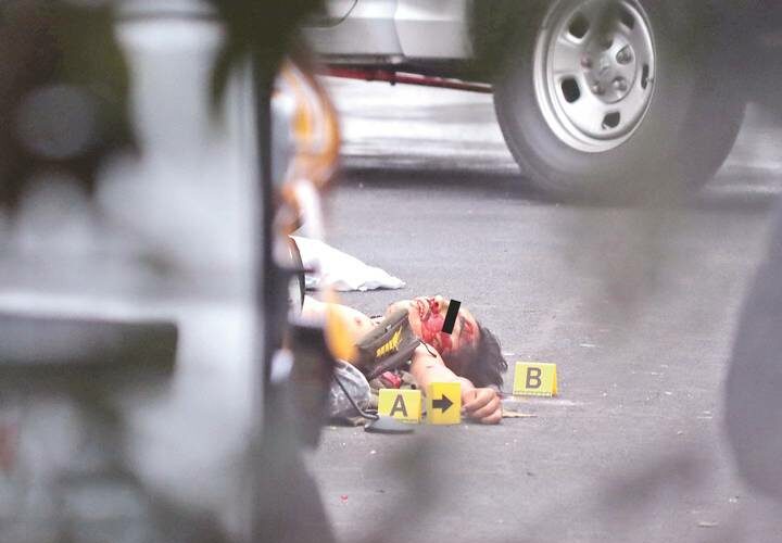 Sujetos armados asesinan a joven que conducía moto en Iztacalco