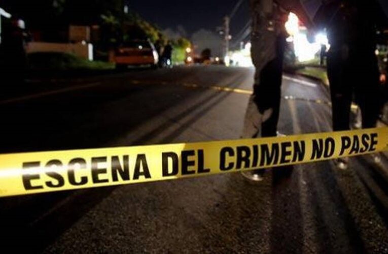 Chofer ebrio choca contra grúa y muere pasajero en Ecatepec