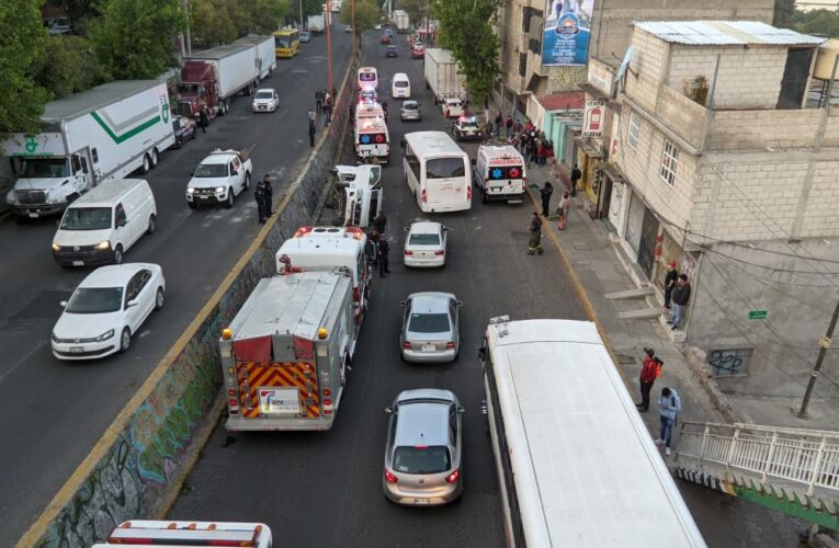 Cuerpos de Seguridad y Emergencia de Tlalnepantla atendieron accidente de un vehículo de transporte público de pasajeros