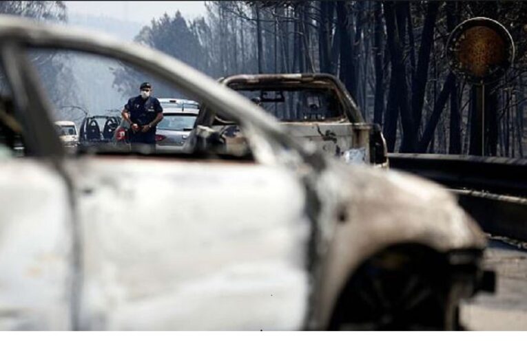 Tres cuerpos calcinados fueron hallados en el interior de un automóvil en Chimalhuacán