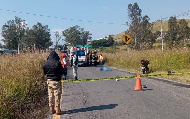 Mujer embarazada muere en accidente en la carretera a Ixtapan de la Sal