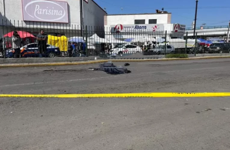 Mujer es atropellada cerca del Mercado Juárez de Toluca