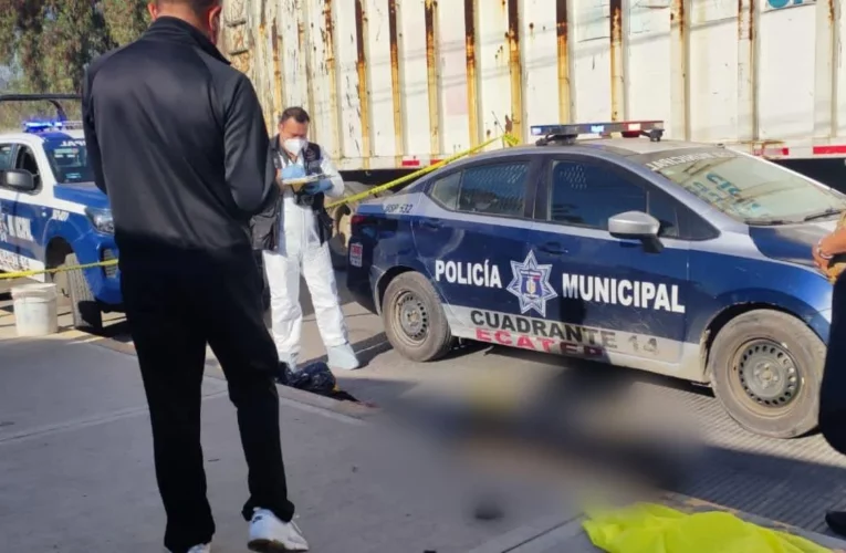 Abandonan cadáver descarnado en panteón de Ecatepec