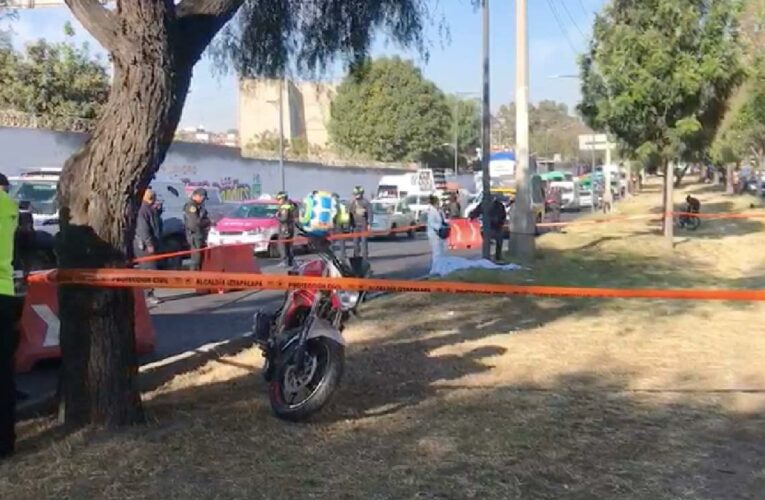 Joven motociclista se impacta y muere en árbol en Azcapotzalco