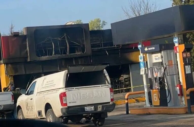 Incendian tienda OXXO después de lo sucedido en Culiacán