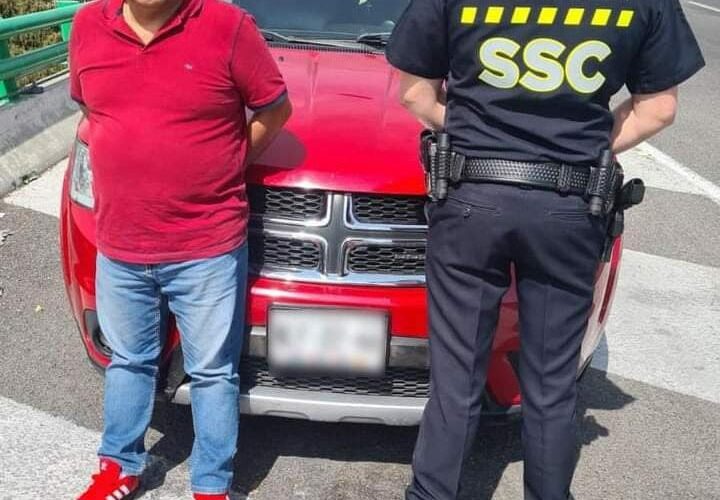 Elementos de la SSC detuvieron a hombre que portaba armas y droga abordo de camioneta