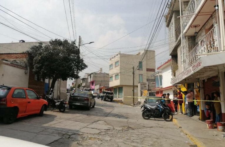 Asesinan a balazos a hermanos en calles de Toluca