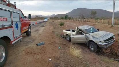 Conductor de una camioneta se queda dormido mientras manejaba y causa accidente rumbo a Culiacán