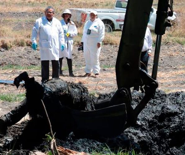 Hallan cuerpo en canal de aguas negras de Tláhuac