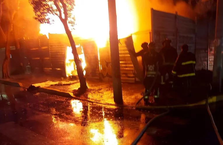 Incendio en la colonia Buenavista dejó dos muertos y más de 70 personas desalojadas