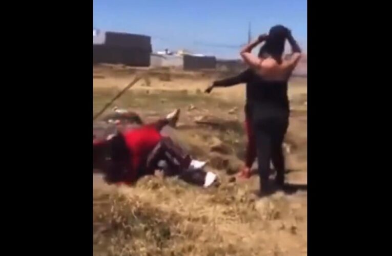 Video. Señoras entran a pelea de jovenes en Almoloya de Juárez