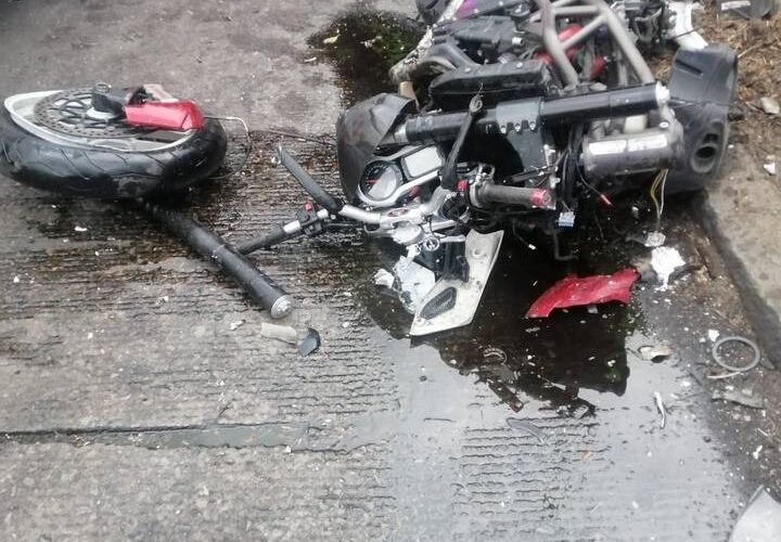 Taxista atropella a un motociclista en Tlalnepantla