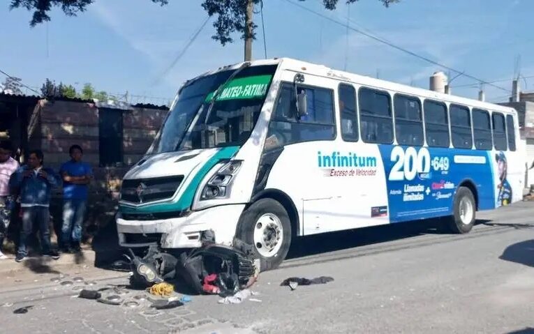 Mujer es atropellada por un autobús en San Mateo Atenco