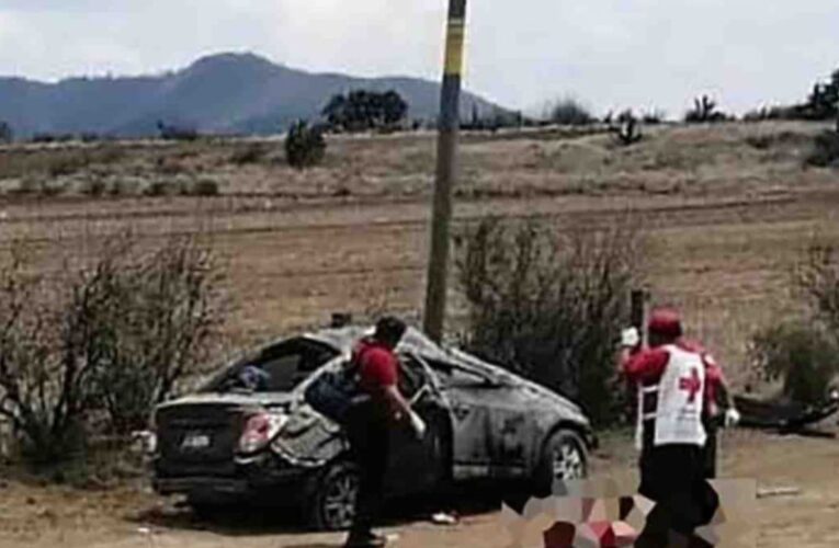 Dos muertos en volcadura en carretera México-Tuxpan