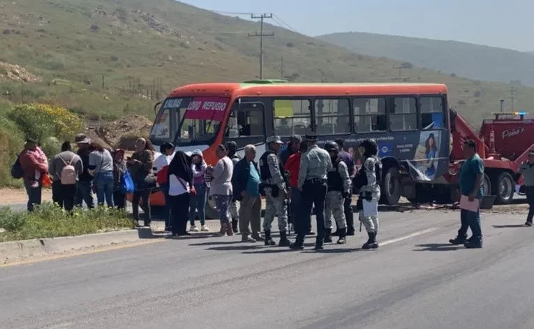 Carretera libre Tijuana-Tecate: Accidente de camión deja más de 20 lesionados