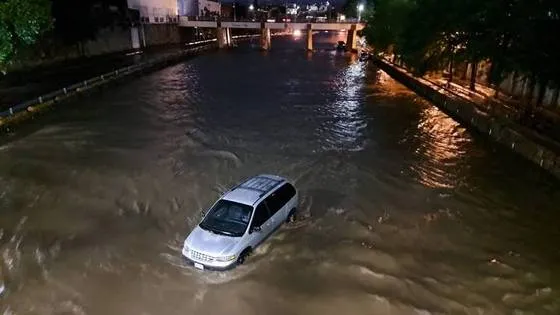 (Videos) Comparten el redes imágenes de las inundaciones en Huixquilucan