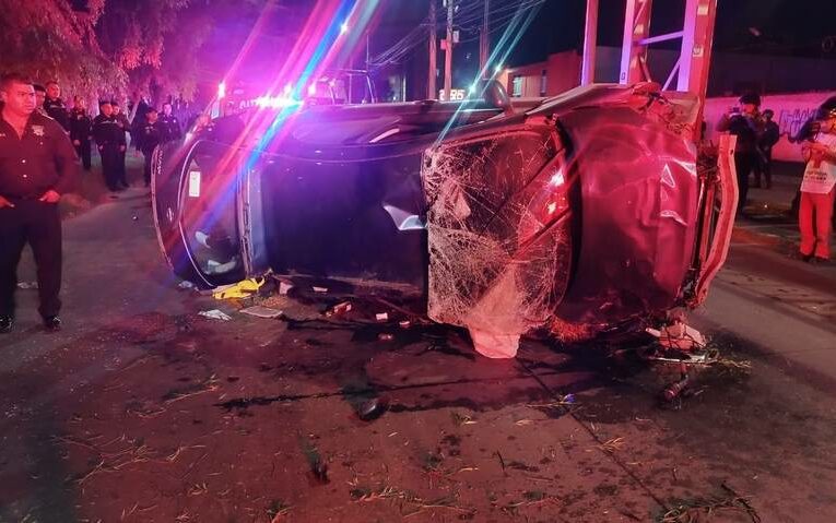 Trágico accidente automovilístico cobra la vida de dos mujeres en Metepec