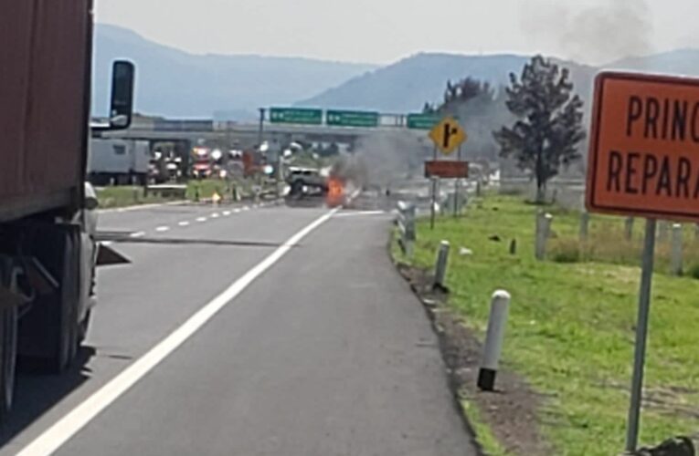 Reportan varios enfrentamientos en Zinapécuaro, Michoacán, bloqueo en carretera