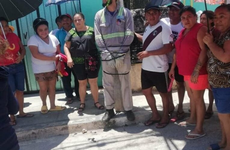 Vecinos en Yucatán amarran a trabajador de la CFE por constantes fallas en el servicio