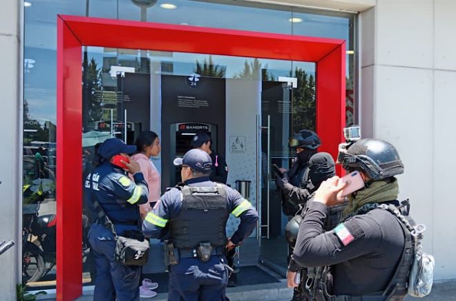 Asalto a Sucursal Bancaria de Banorte en Toluca: Sujetos Armados Aterrorizan a Clientes y Personal
