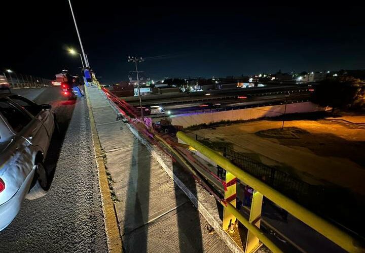 Tragedia en Los Héroes Tecámac: Camión Sale Volando de Puente y Aplasta a Transeúnte