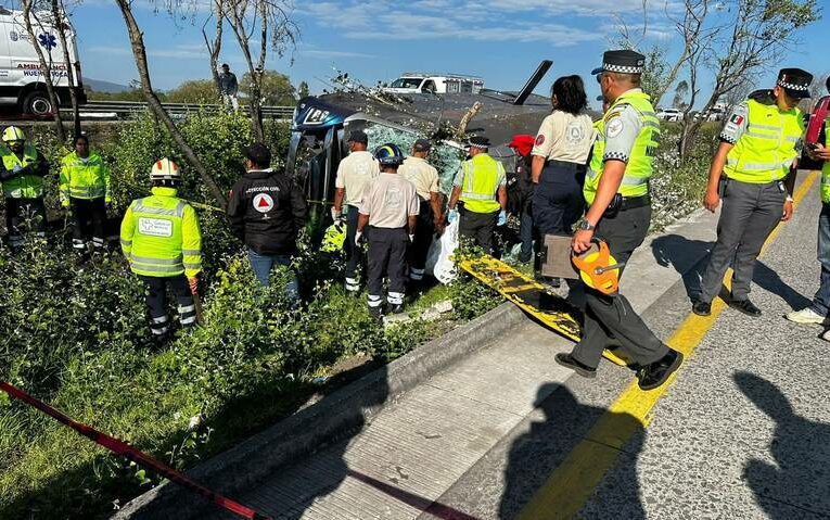 Tragedia en la Carretera México-Querétaro: Volcadura de Autobús Deja 7 Muertos y 13 Lesionados