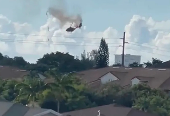 (VIDEO) Helicóptero se desploma sobre edificio en Florida dejando cuatro heridos