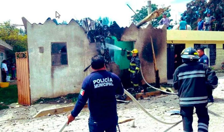 Tragedia en Puebla: Avioneta se Desploma y se Impacta Contra una Vivienda, Tres Muertos