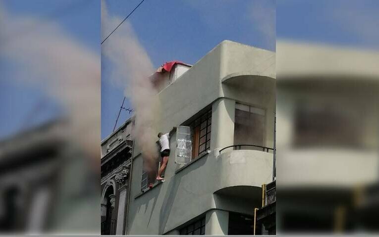 Hombre se Lanza de un Tercer Piso Durante Incendio en su Departamento en el Centro