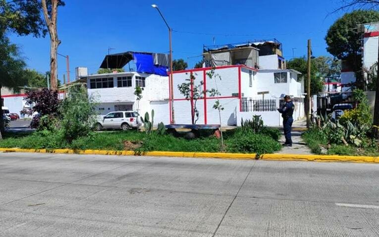 Macabro hallazgo en Tlalnepantla: Encuentran cabeza humana abandonada en una banca