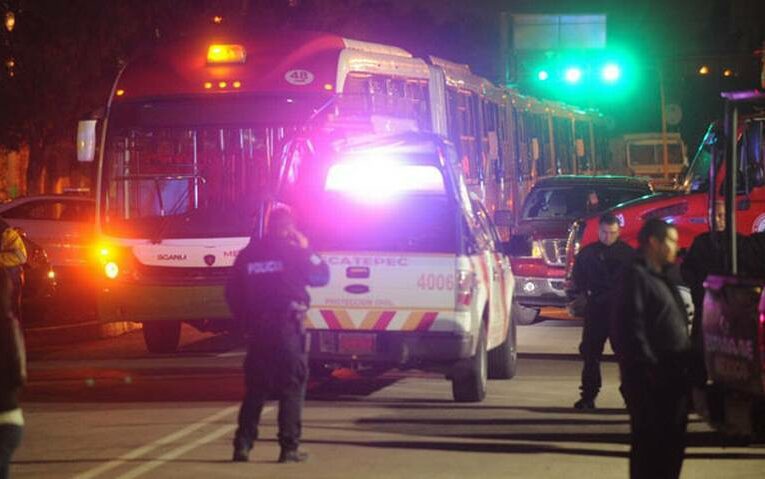 Violento Accidente en Ecatepec: Chofer del Mexibús Atropella a Dos Peatones y Casi es Linchado