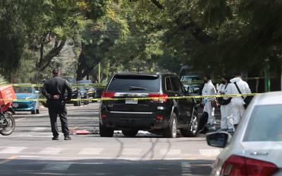 Biker muere tras chocar contra camioneta en Miguel Hidalgo