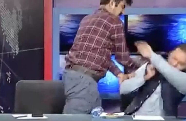 Dos políticos de Pakistán se pelean a golpes durante programa de televisión