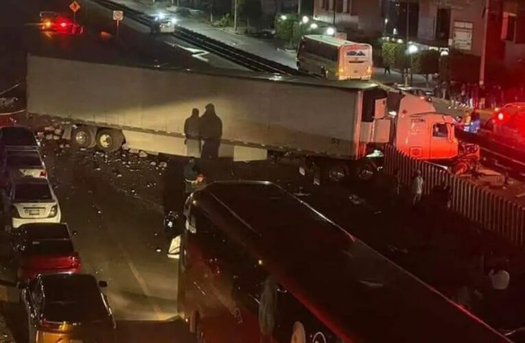 Terrible accidente termina con la vida de dos personas y deja al menos seis heridos en la autopista México-Puebla