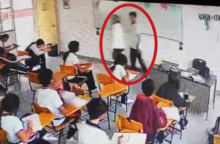 (Video) Estudiante de 14 Años Ataca a Maestra con Arma Blanca en Escuela de Coahuila