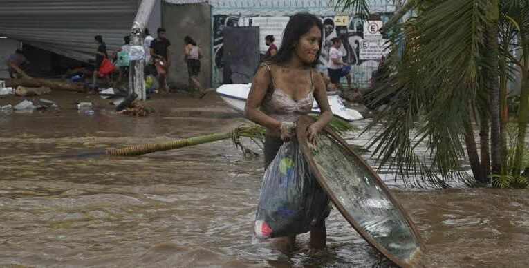 Acapulco desolado y en crisis