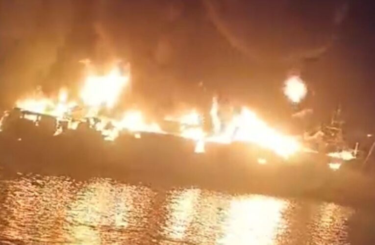 Un incendio en la marina de La Paz, Baja California Sur, deja 6 embarcaciones dañadas